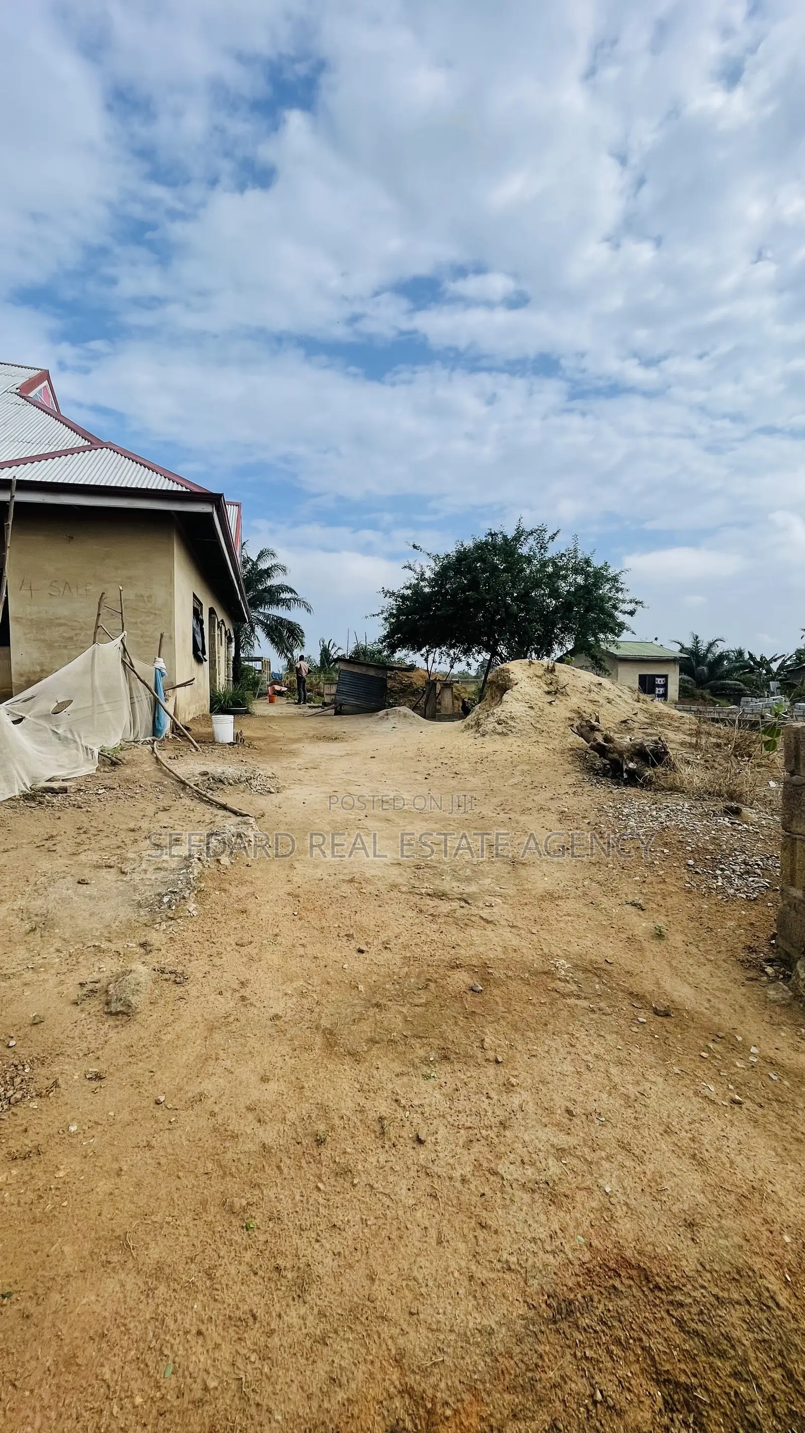 10bdrm House in Sefdard Properties, Amasaman for sale