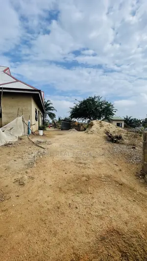 10bdrm House in Sefdard Properties, Amasaman for sale