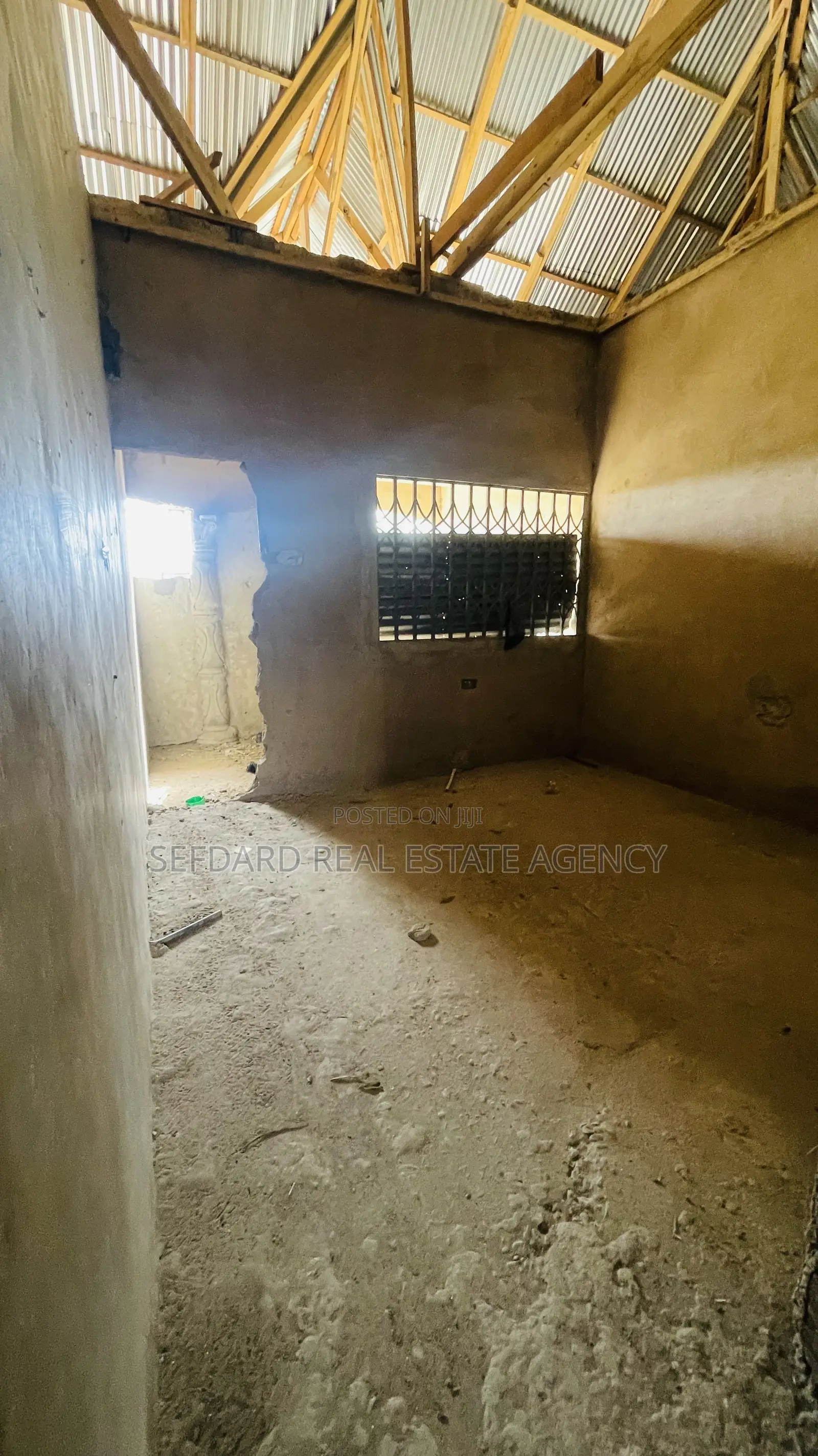 10bdrm House in Sefdard Properties, Amasaman for sale