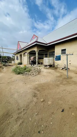 10bdrm House in Sefdard Properties, Amasaman for sale