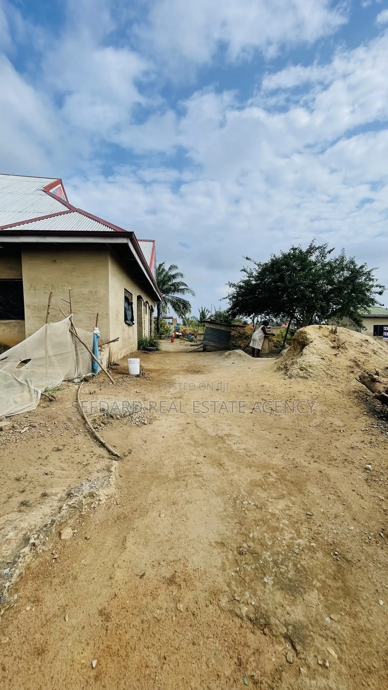 10bdrm House in Sefdard Properties, Amasaman for sale