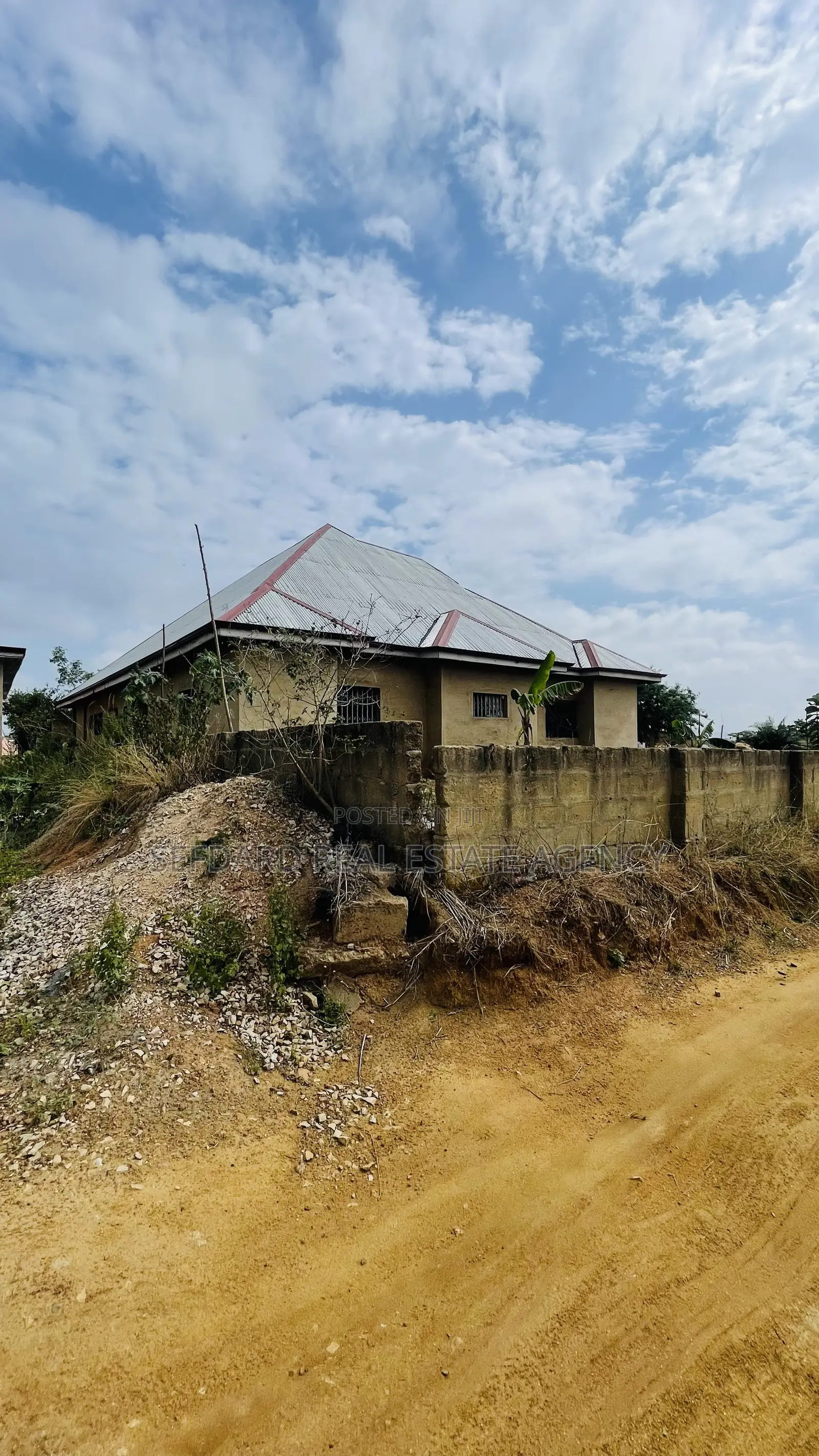 10bdrm House in Sefdard Properties, Amasaman for sale