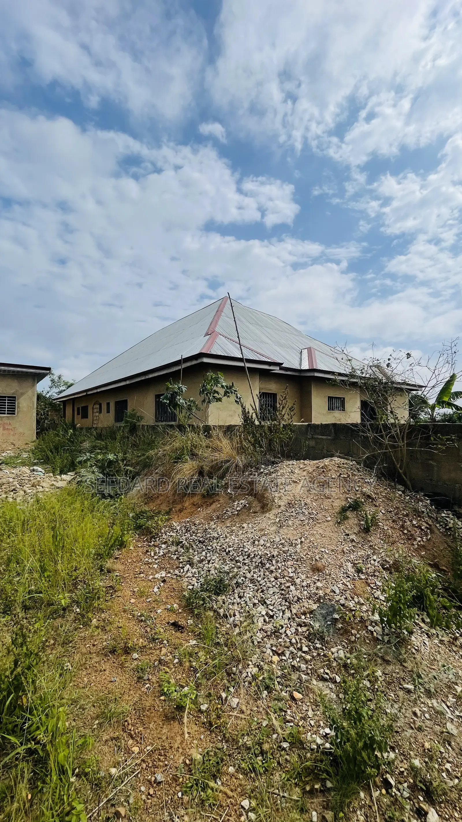 10bdrm House in Sefdard Properties, Amasaman for sale