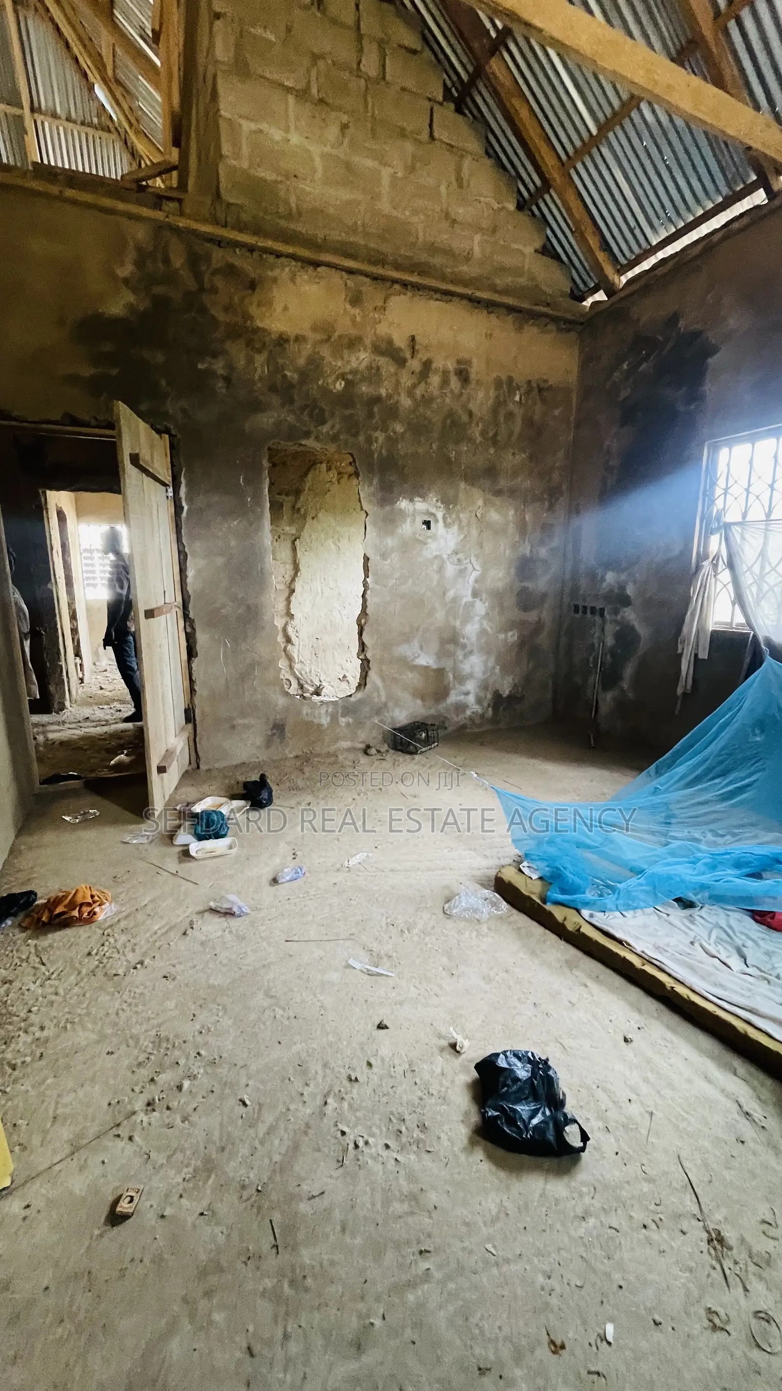 10bdrm House in Sefdard Properties, Amasaman for sale