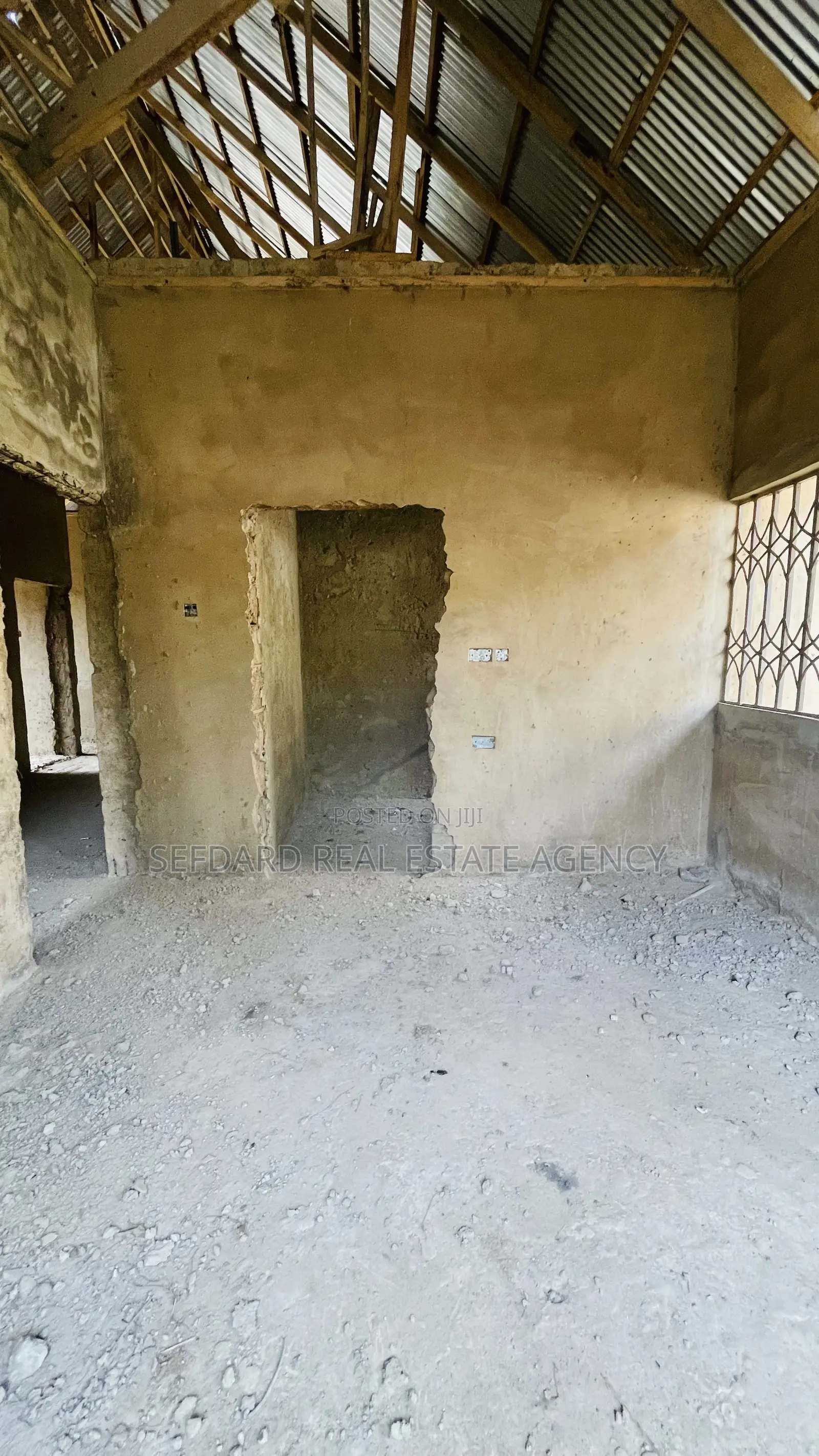 10bdrm House in Sefdard Properties, Amasaman for sale