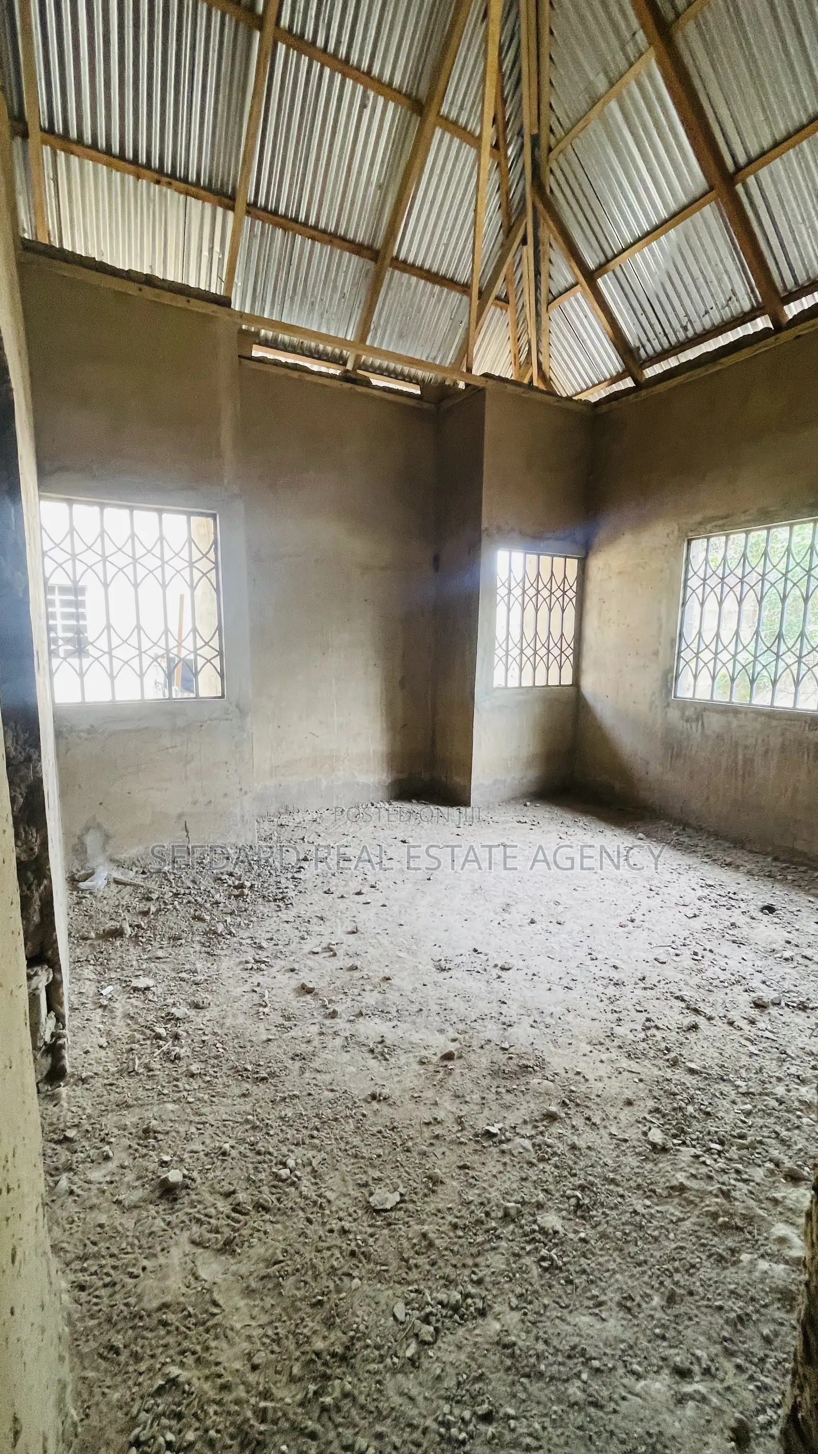 10bdrm House in Sefdard Properties, Amasaman for sale