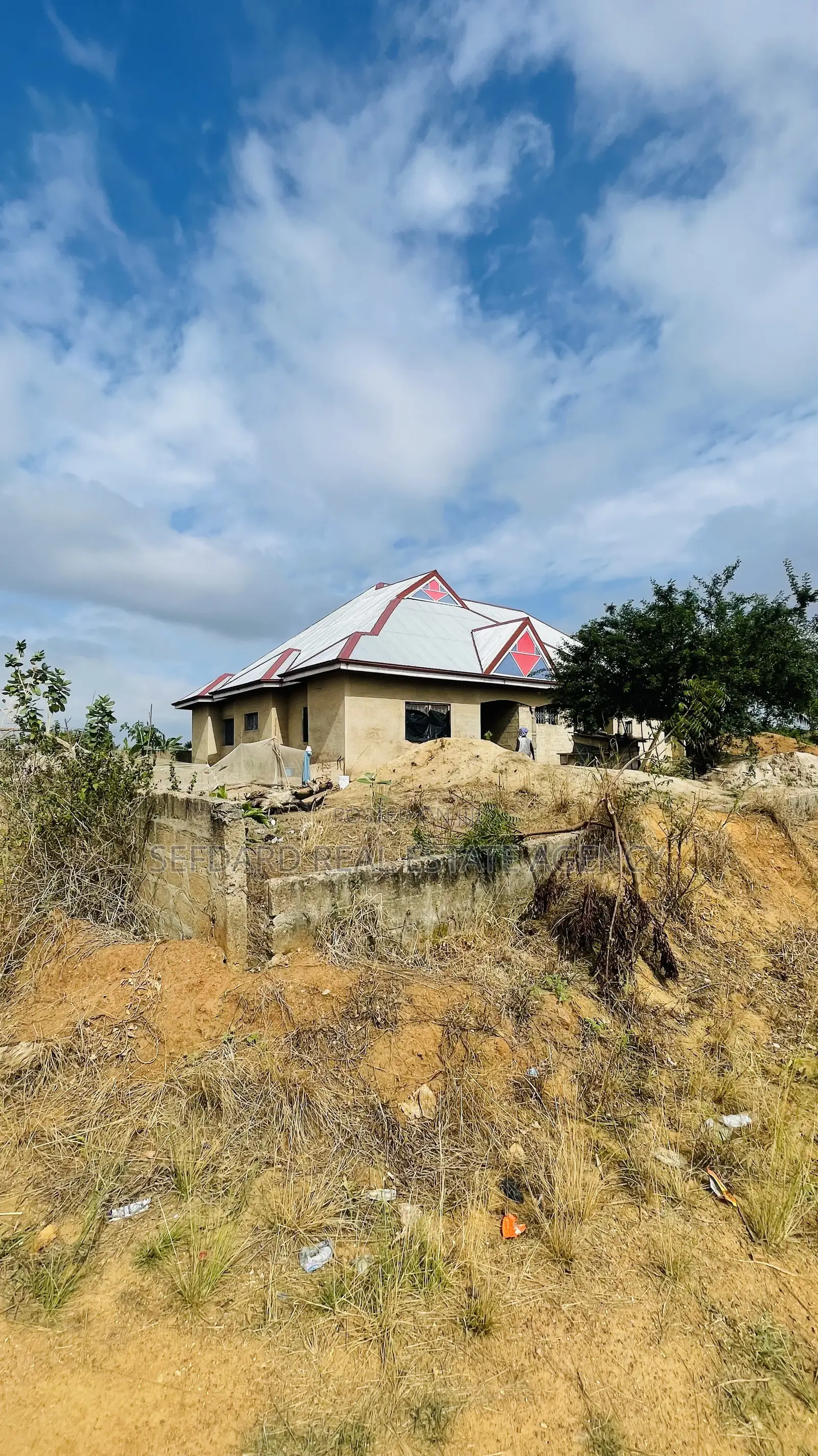 10bdrm House in Sefdard Properties, Amasaman for sale