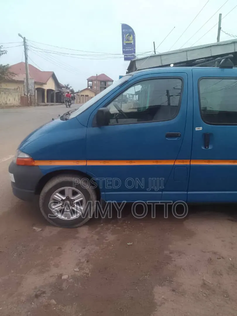 Toyota HiAce 2013 Blue