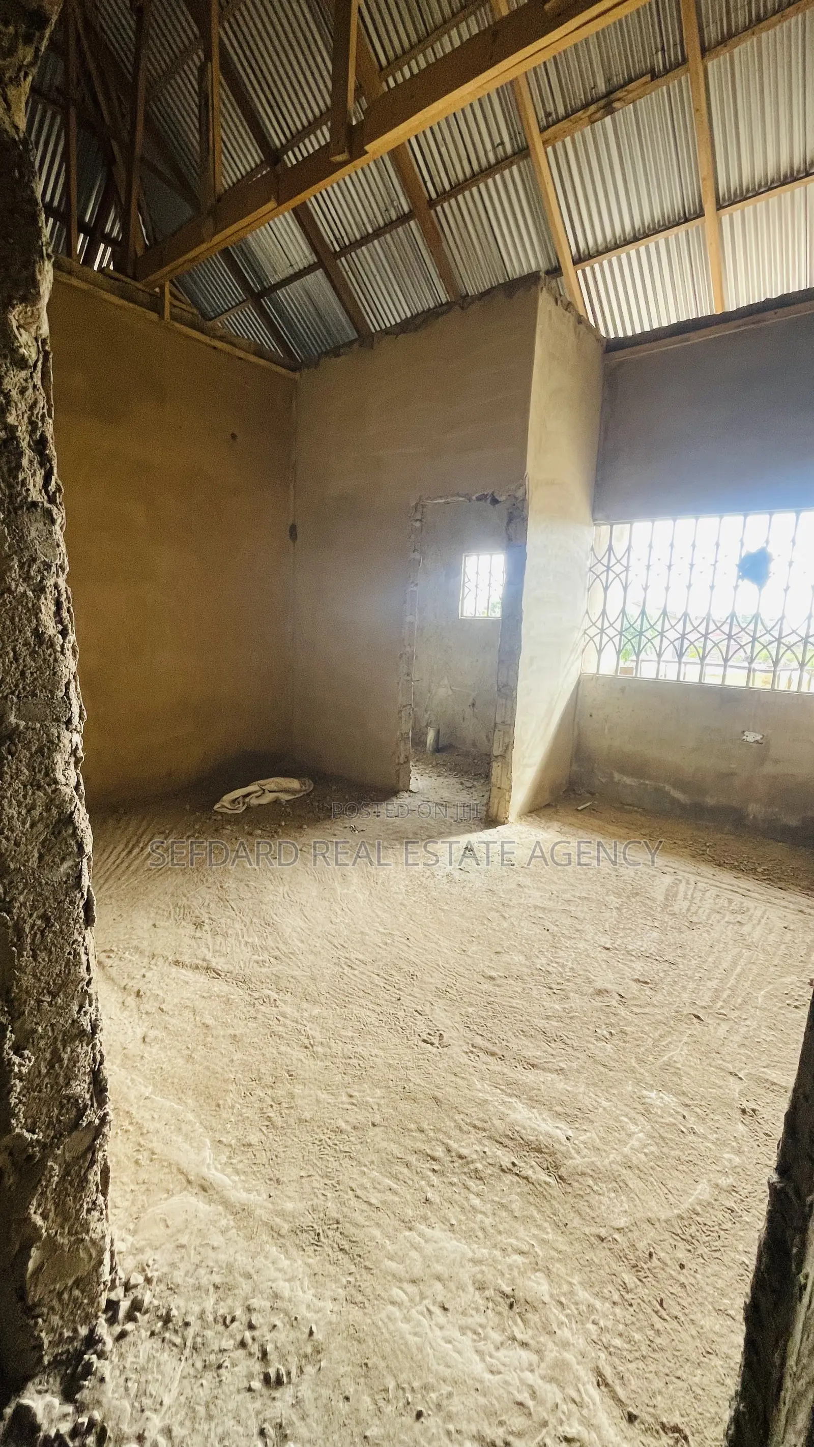 10bdrm House in Sefdard Properties, Amasaman for sale