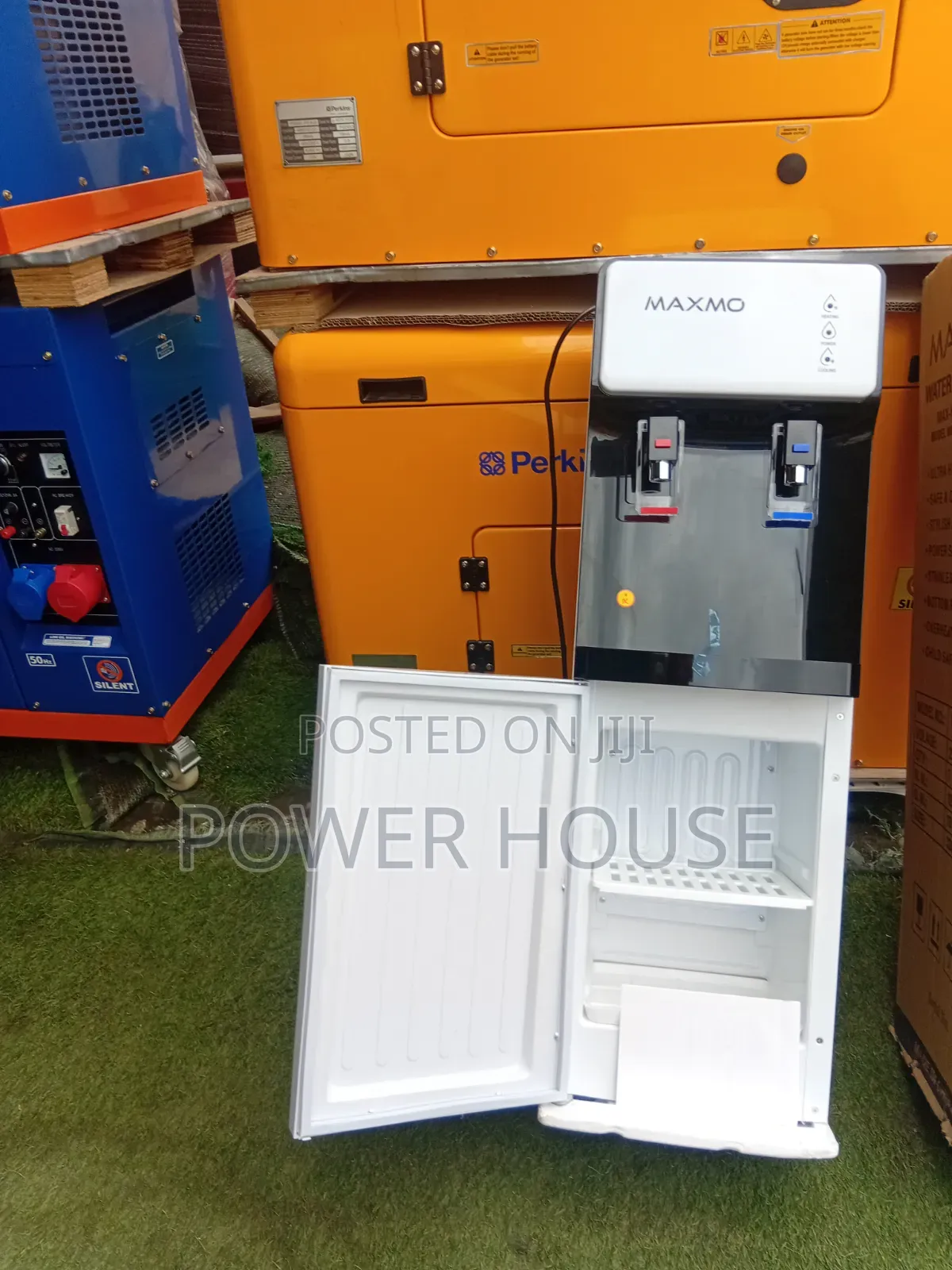Maxmo Water Dispenser – Cool Water When You Need It