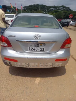 Toyota Belta 2010 Silver