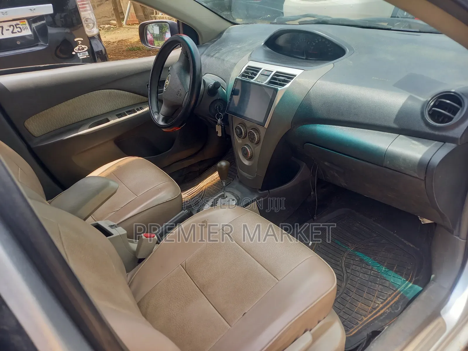Toyota Belta 2010 Silver