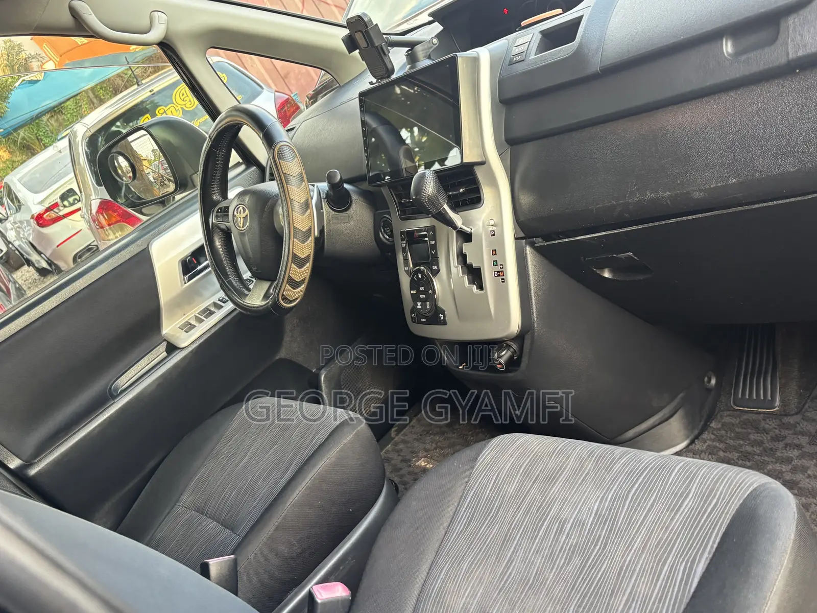 Toyota Voxy V 4WD 7-Seater 2010 Black