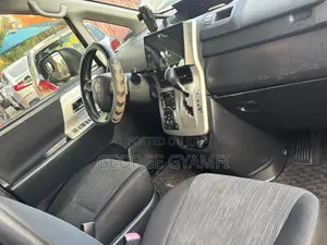 Toyota Voxy V 4WD 7-Seater 2010 Black
