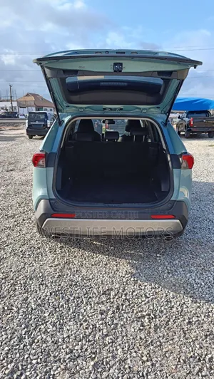 Toyota RAV4 XLE FWD 2023 Green