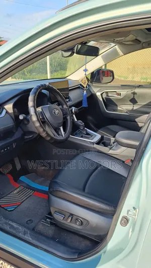 Toyota RAV4 XLE FWD 2023 Green