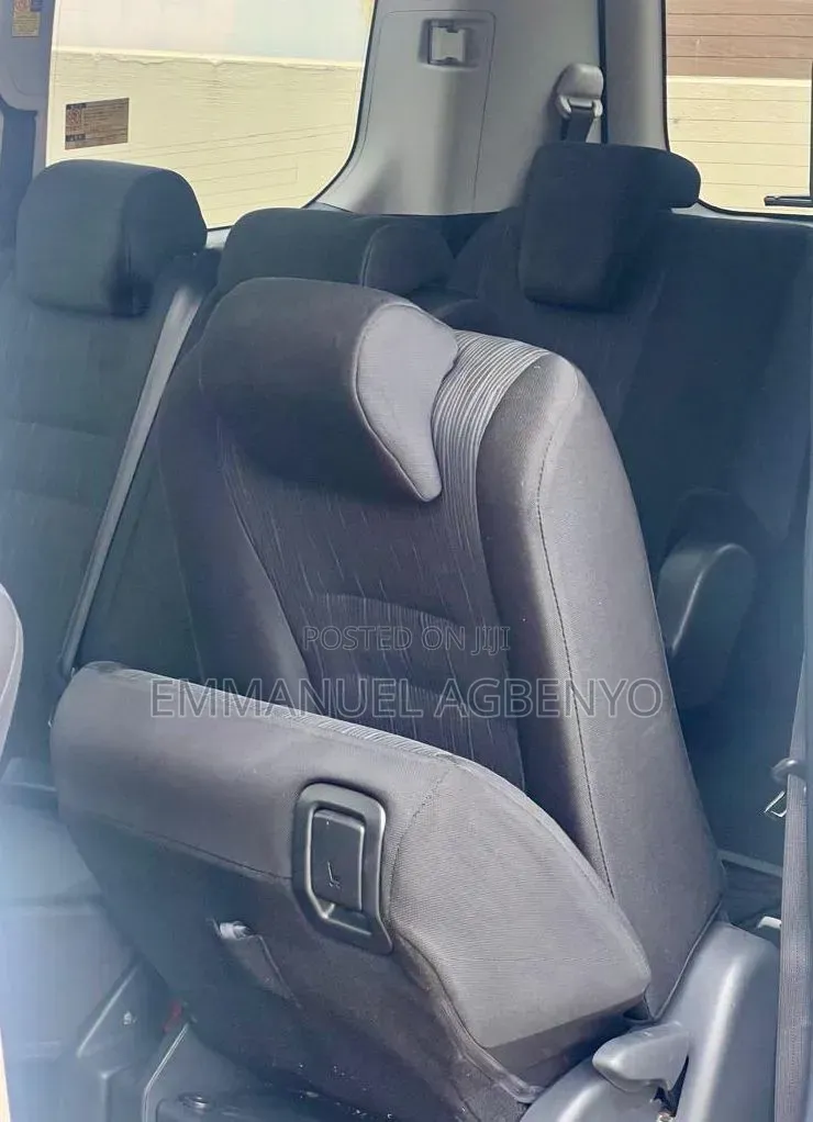 Toyota Voxy X L Edition 4WD 8-Seater 2011 White