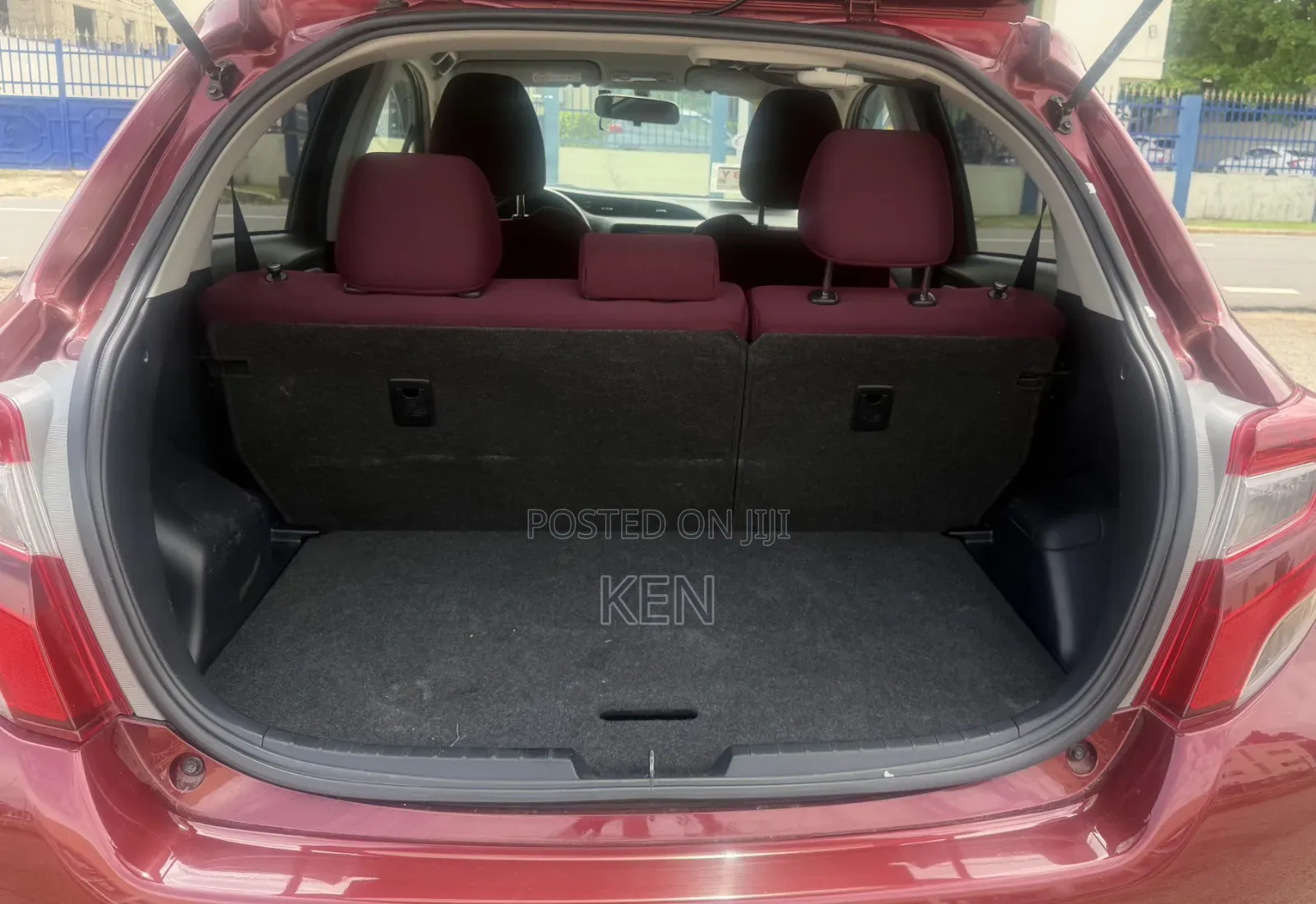 Toyota Vitz 1.3 AWD 5dr 2015 Burgundy