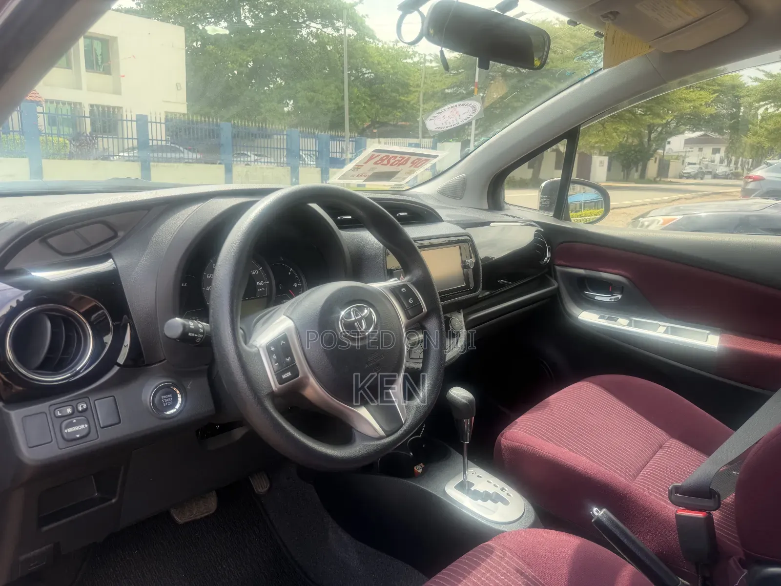 Toyota Vitz 1.3 AWD 5dr 2015 Burgundy