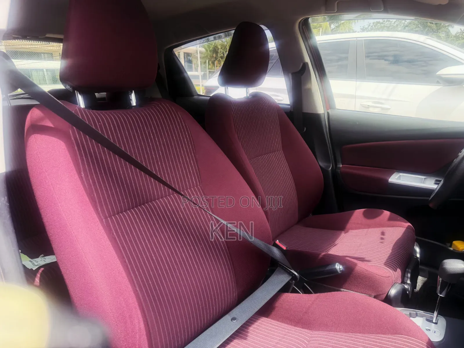 Toyota Vitz 1.3 AWD 5dr 2015 Burgundy