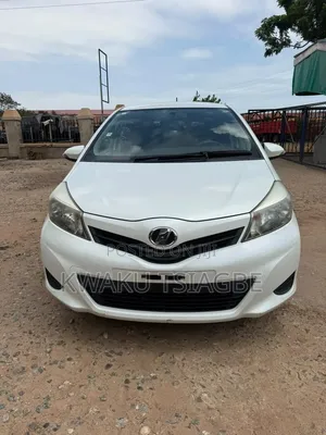 Toyota Vitz 1.3 FWD 5dr 2013 White