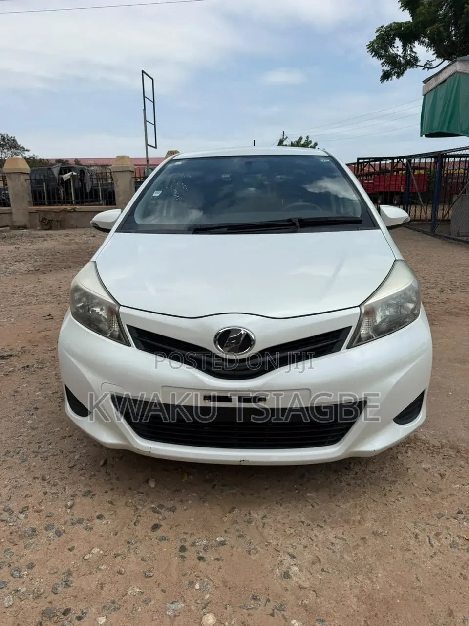 Toyota Vitz 1.3 FWD 5dr 2013 White