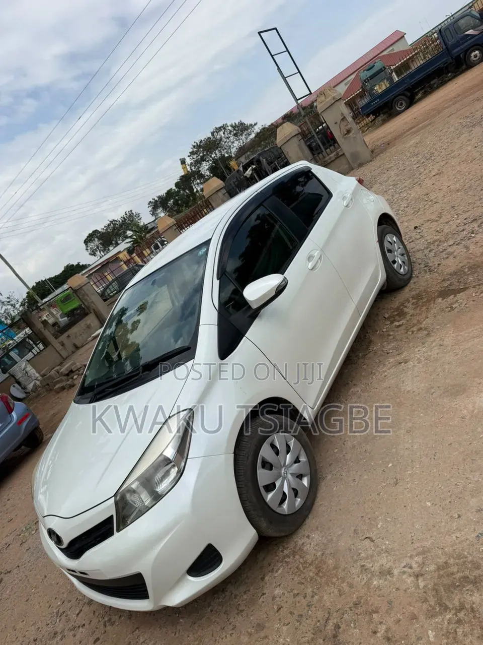 Toyota Vitz 1.3 FWD 5dr 2013 White