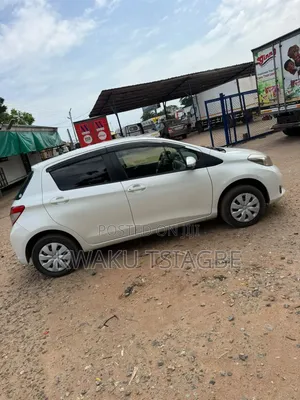 Toyota Vitz 1.3 FWD 5dr 2013 White