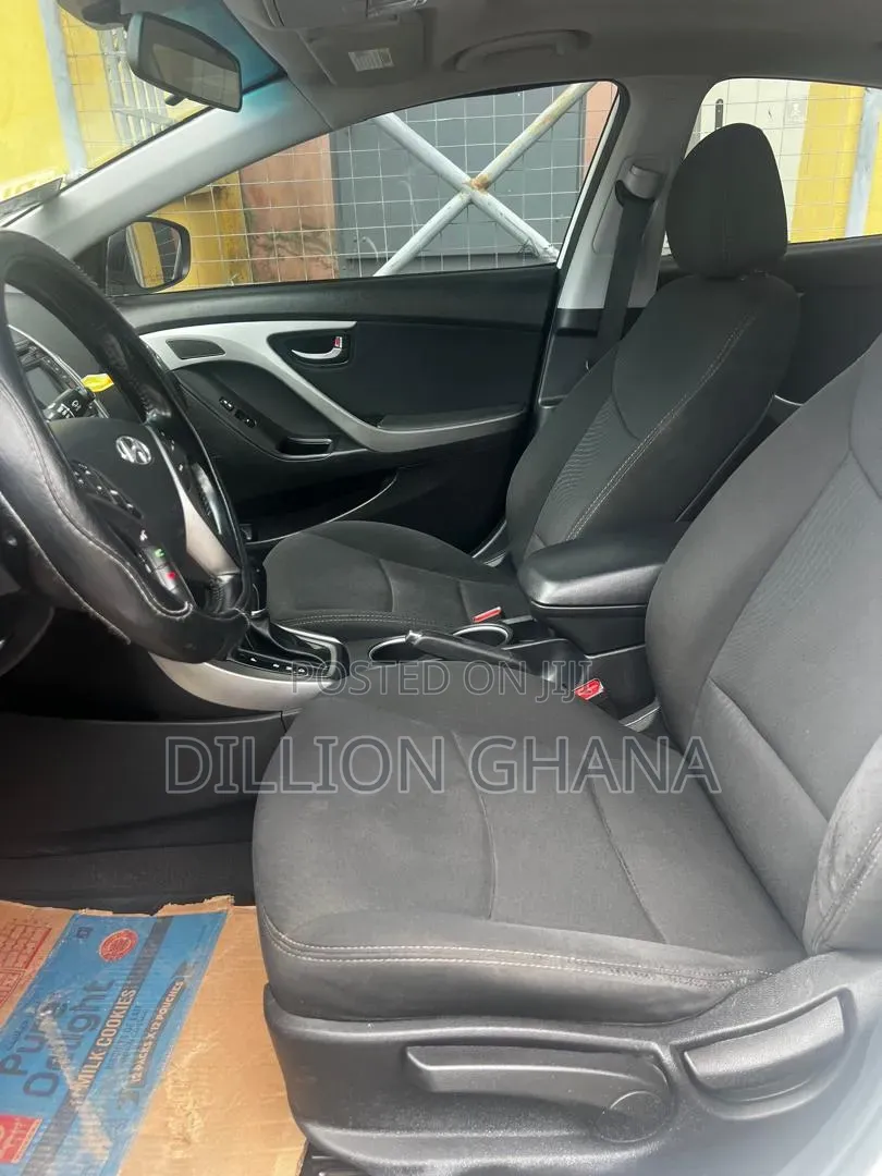 Hyundai Elantra SE 4dr Sedan (1.8L 4cyl 6A) 2015 White