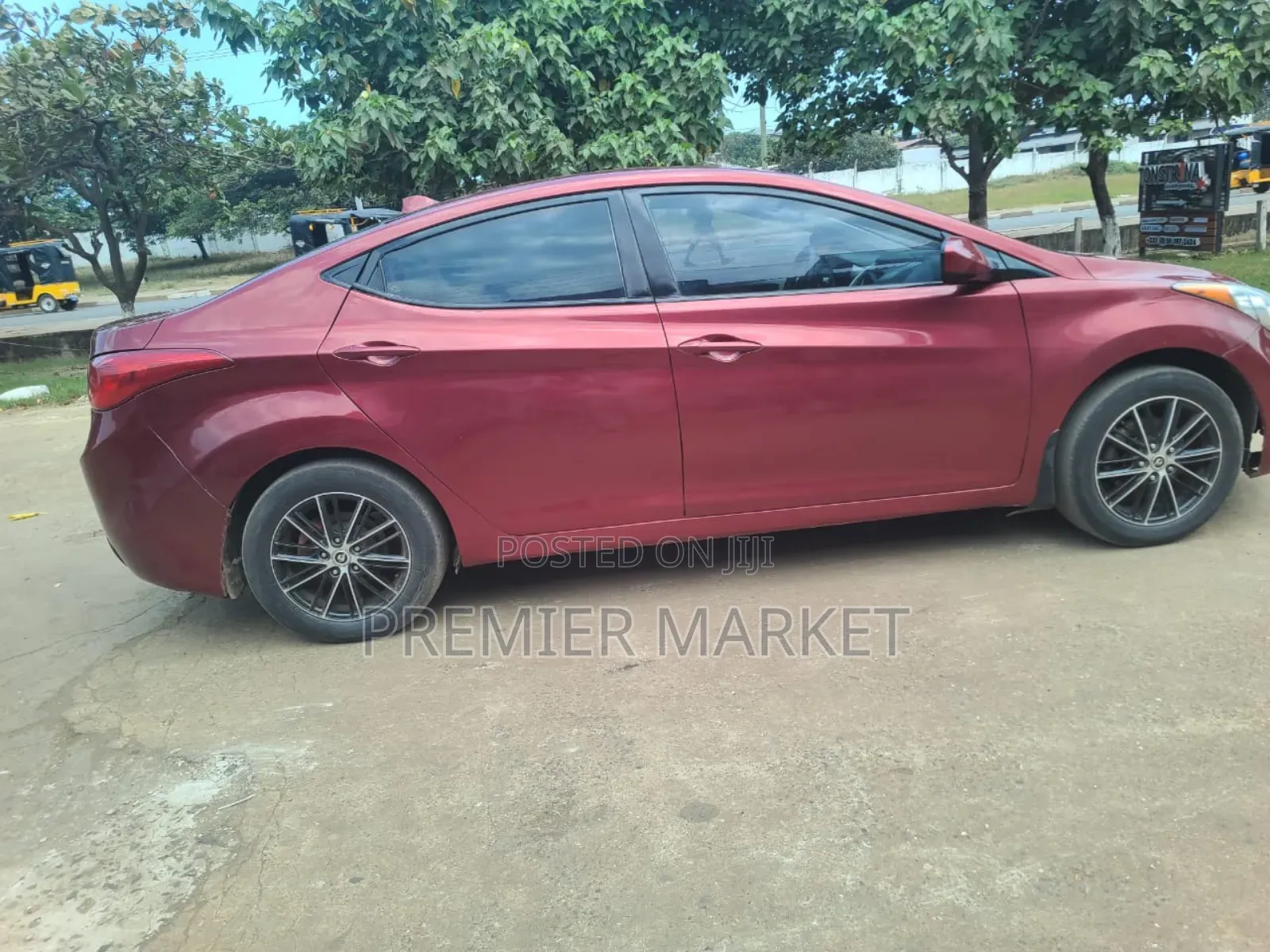 Hyundai Elantra Limited Sedan FWD (1.8L 4cyl 6A) 2013 Red