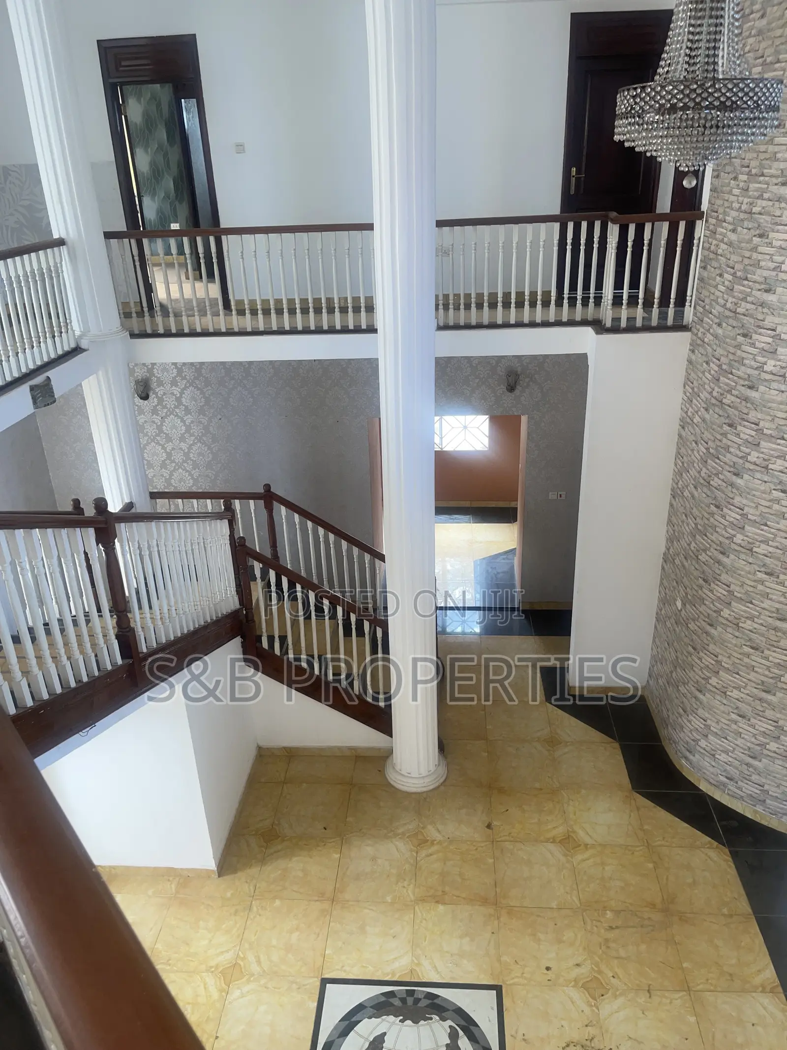 5bdrm Duplex in East Legon for rent