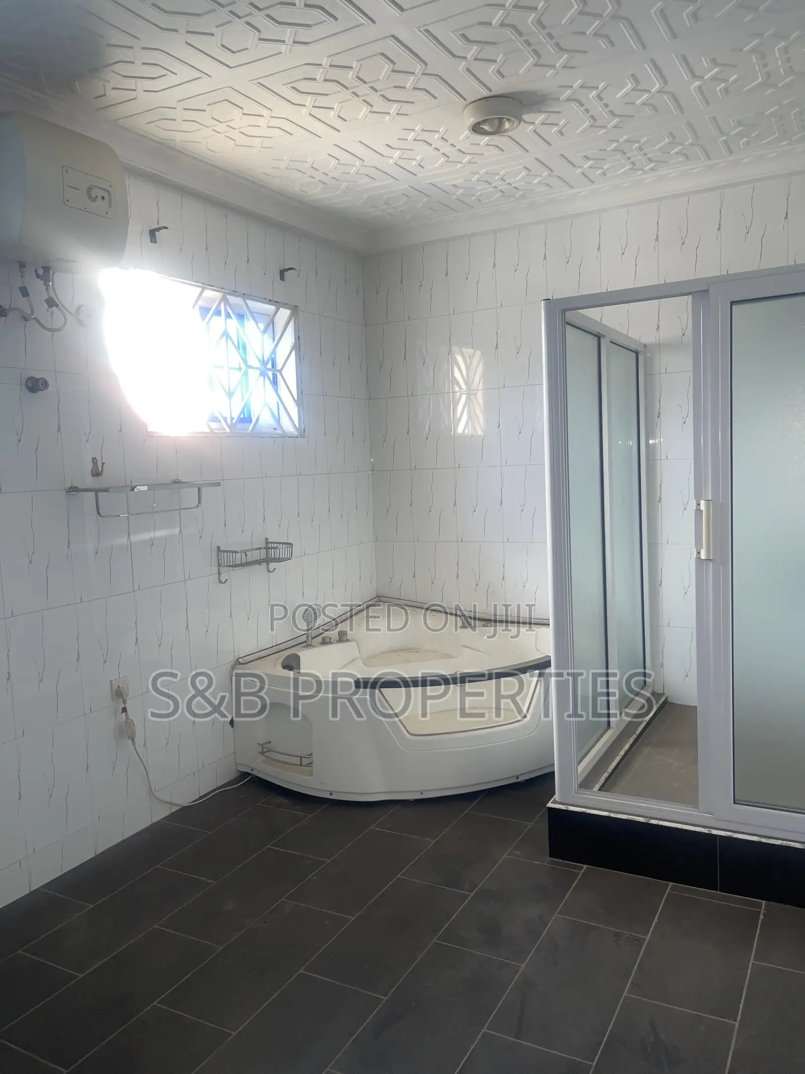 5bdrm Duplex in East Legon for rent