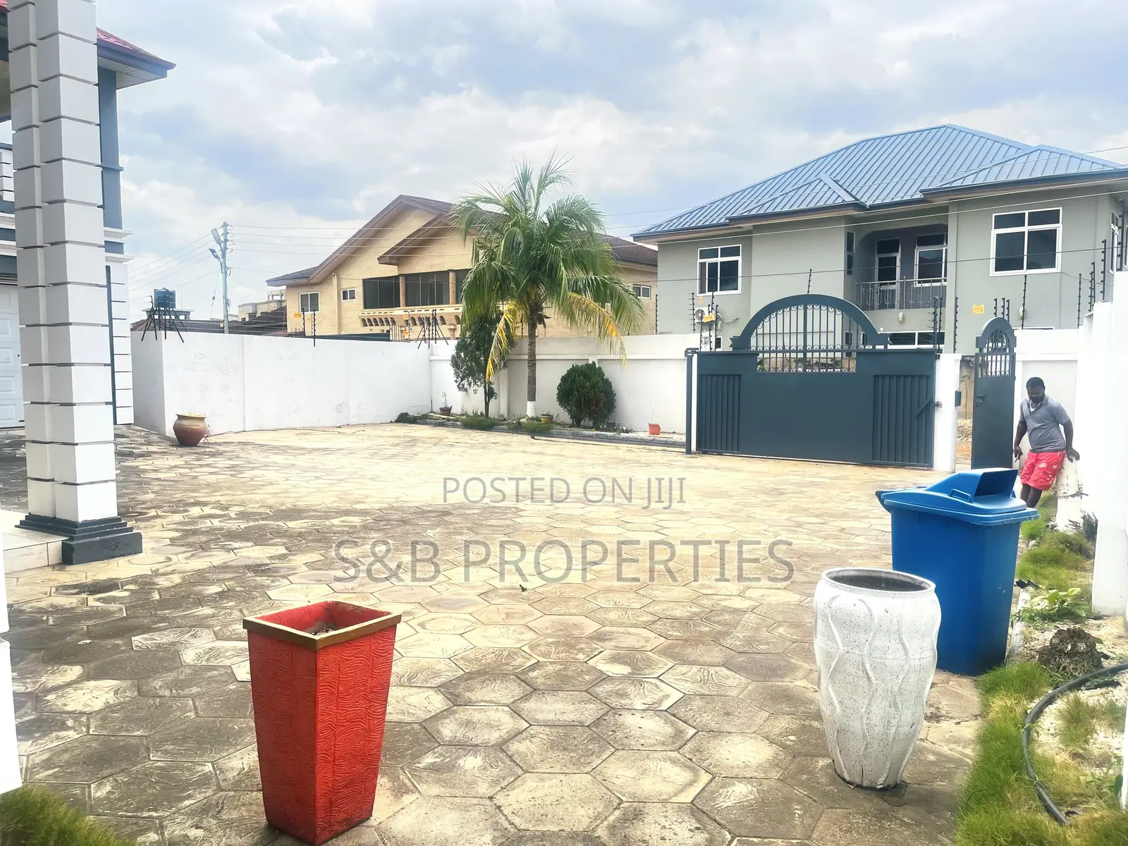 5bdrm Duplex in East Legon for rent