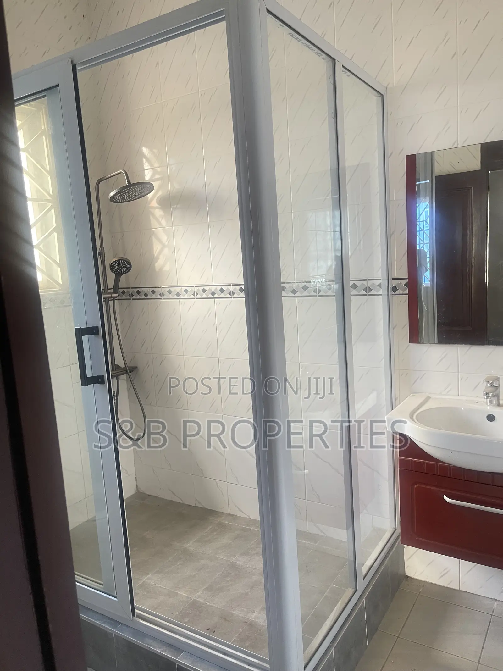 5bdrm Duplex in East Legon for rent