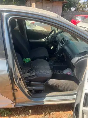 Toyota Vitz 1.3 AWD 5dr 2010 Gray