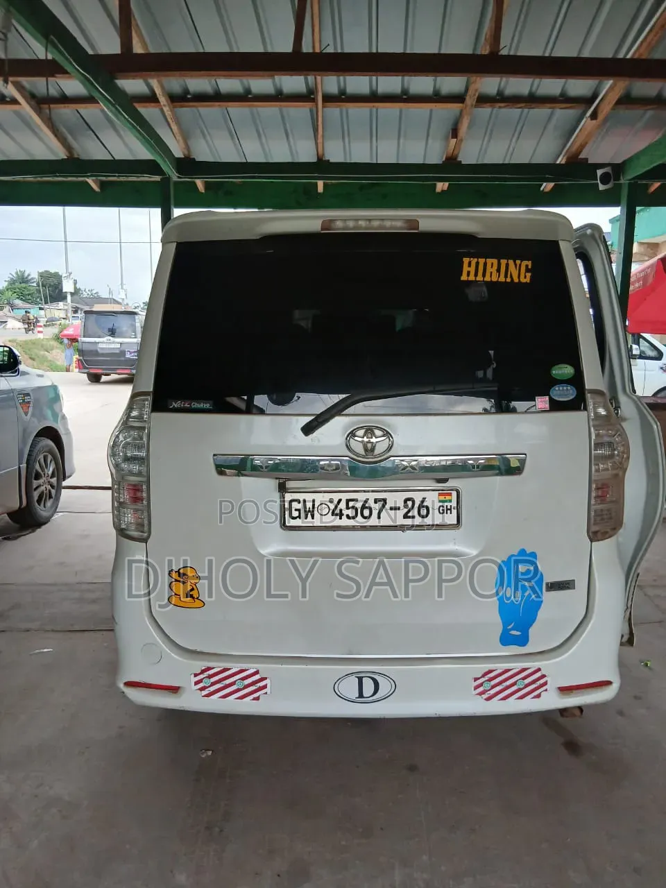 Toyota Voxy V 4WD 8-Seater 2013 White