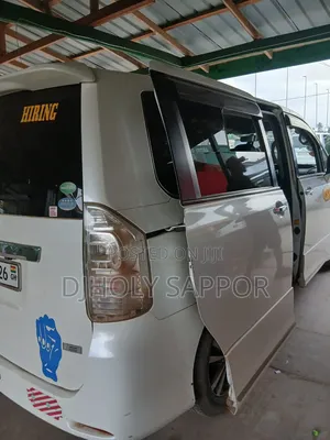 Toyota Voxy V 4WD 8-Seater 2013 White