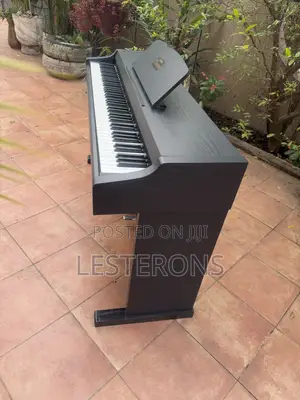 Yamaha CLP-810