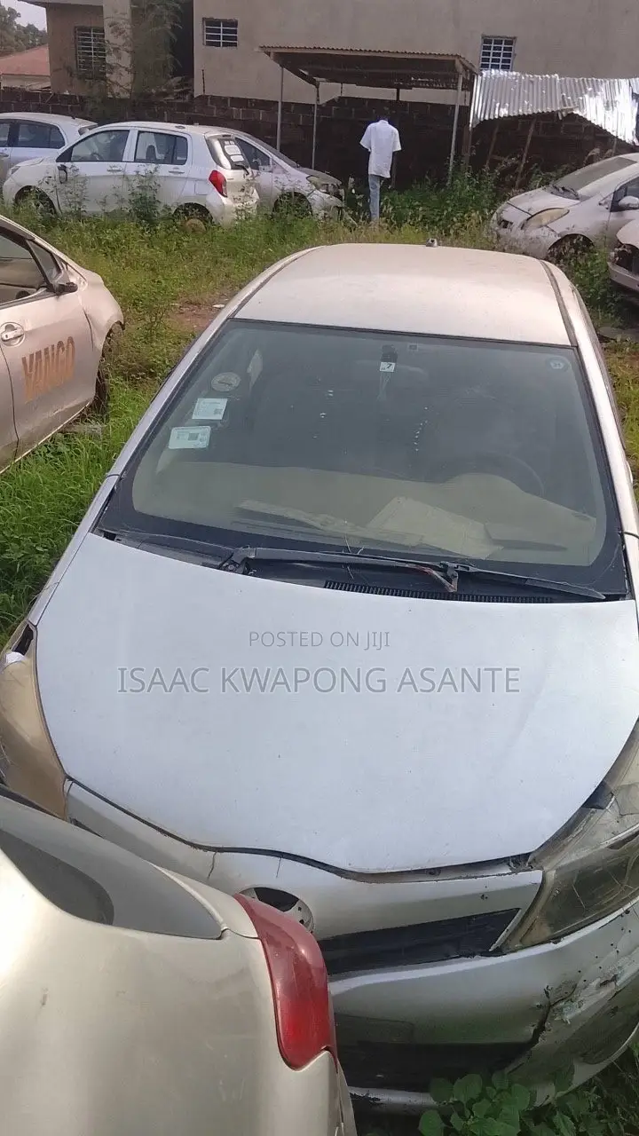 Toyota Vitz 1.3 AWD 5dr 2012 Silver