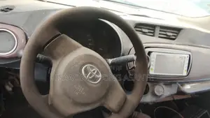 Toyota Vitz 1.3 AWD 5dr 2012 Silver