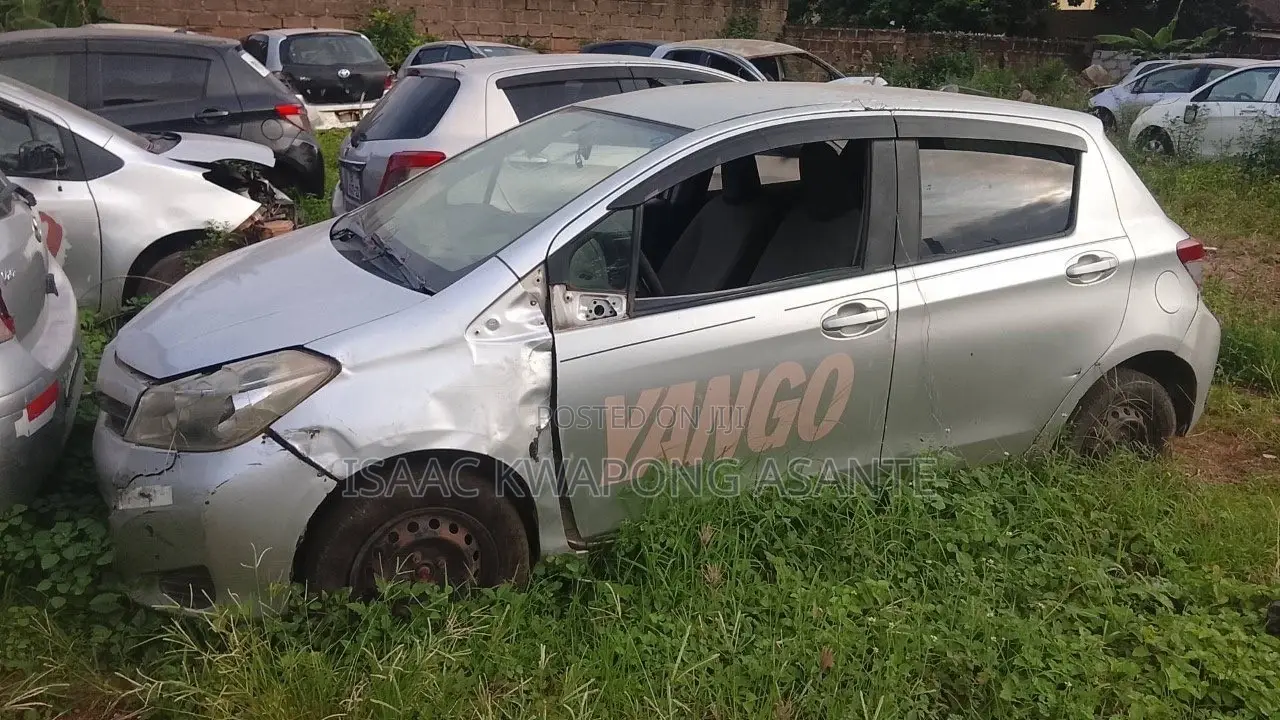 Toyota Vitz 1.3 AWD 5dr 2012 Silver