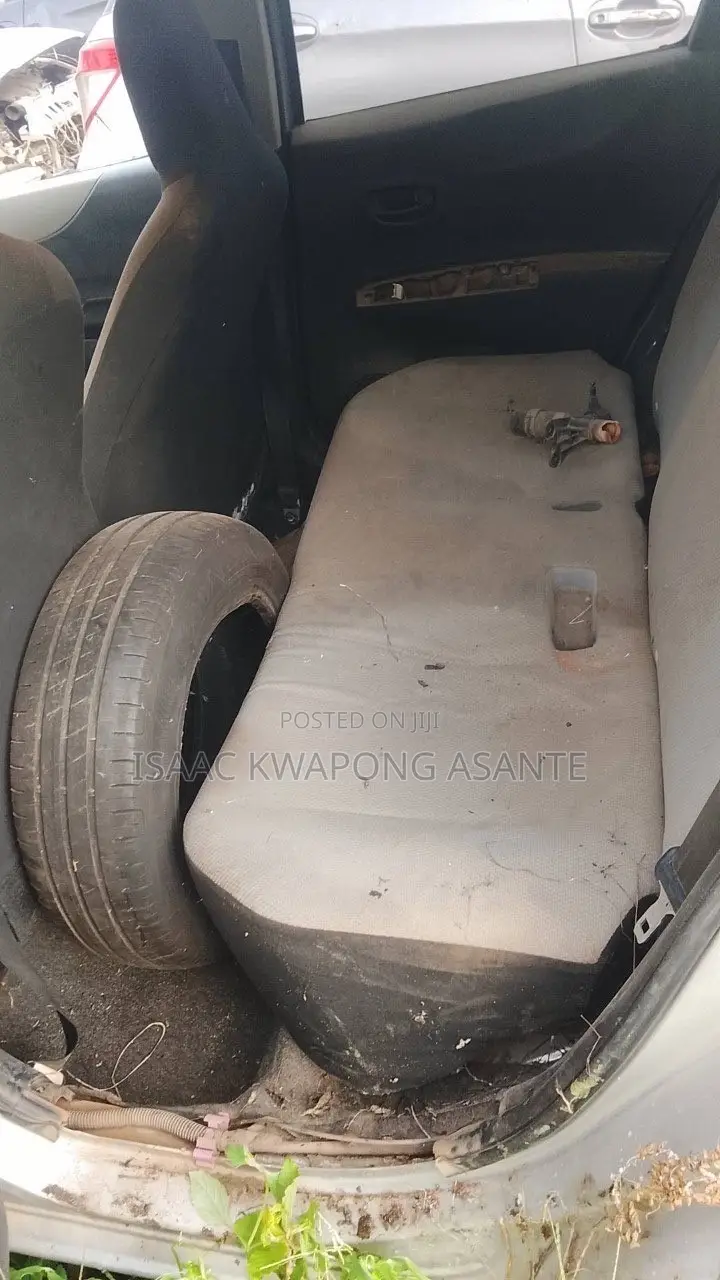 Toyota Vitz 1.3 AWD 5dr 2012 Silver