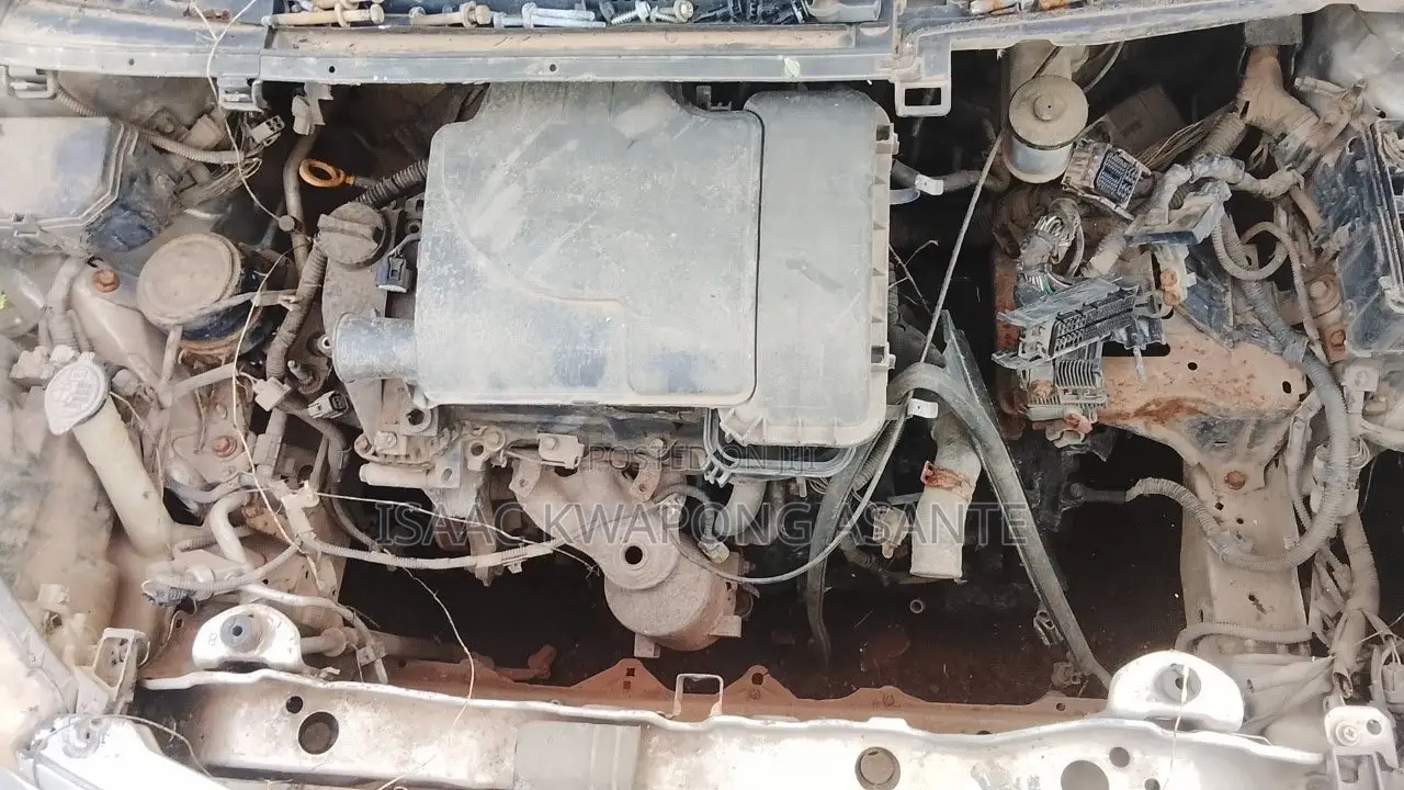 Toyota Vitz 1.3 AWD 5dr 2012 Silver