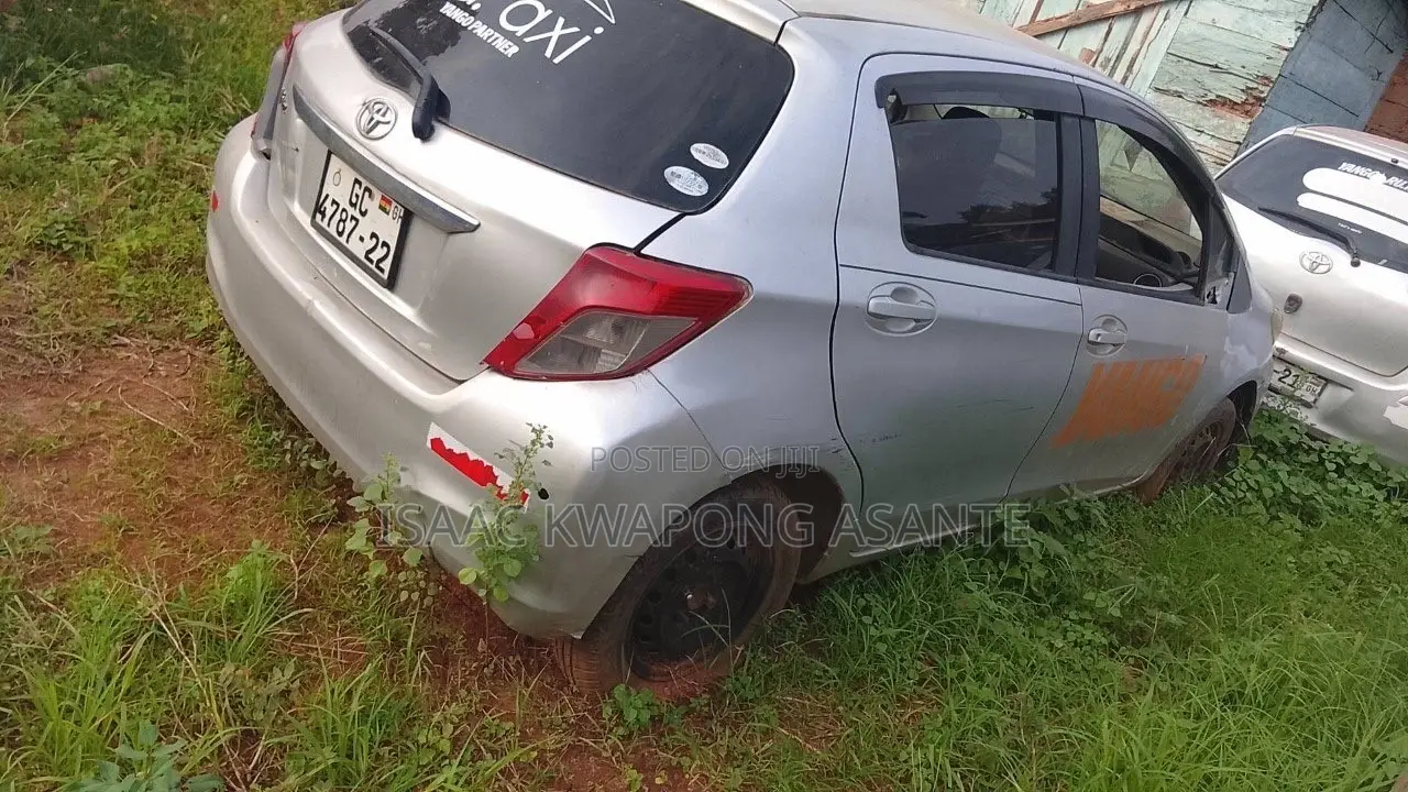 Toyota Vitz 1.3 AWD 5dr 2012 Silver