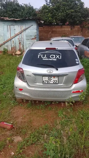 Toyota Vitz 1.3 AWD 5dr 2012 Silver