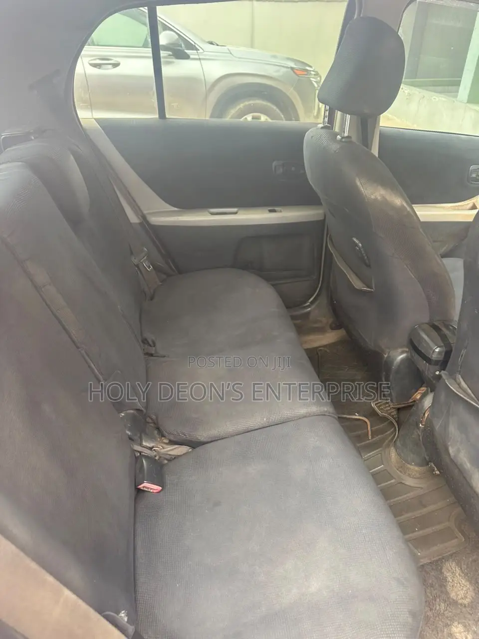 Toyota Vitz 1.3 AWD 5dr 2010 Burgundy