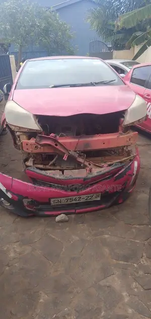 Toyota Vitz 1.3 AWD 5dr 2012 Pink