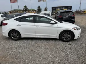 Hyundai Elantra Sport Sedan FWD (1.6L 4cyl 6M) 2017 Pearl