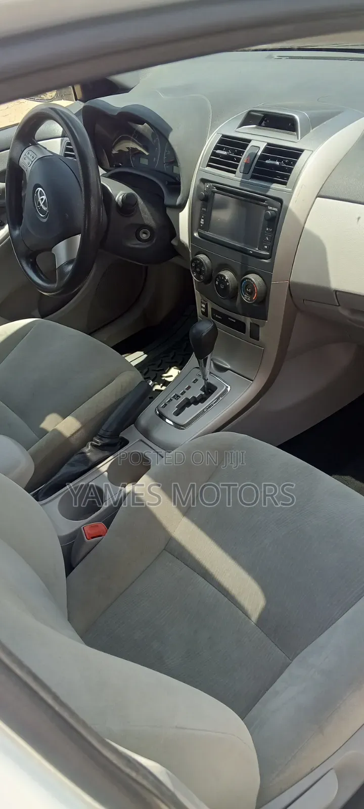 Toyota Corolla LE Special Edition 4dr Sedan (1.8L 4cyl 4A) 2013 White