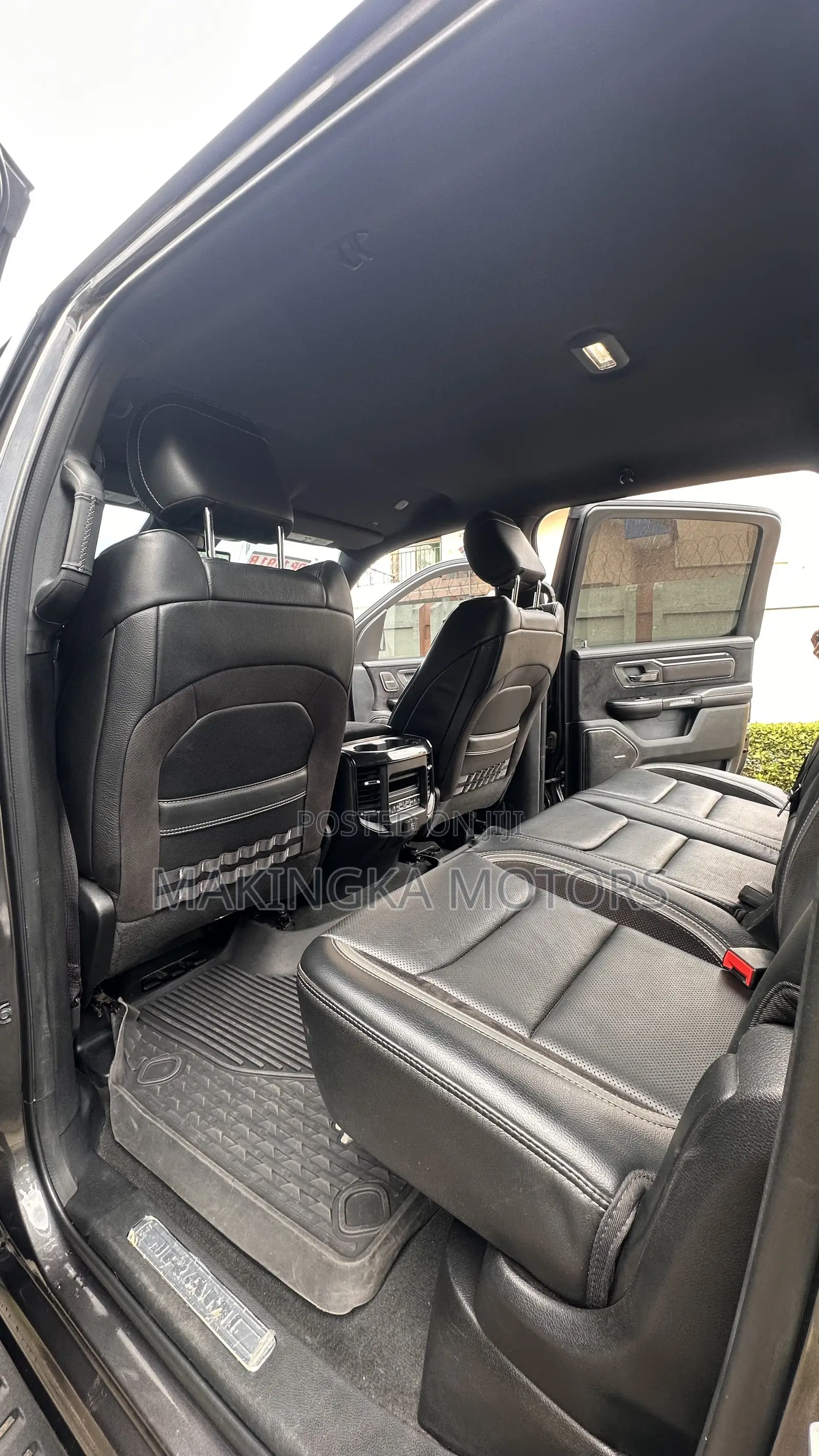 Dodge RAM 1500 5.7 Petrol RWD 2022 Black